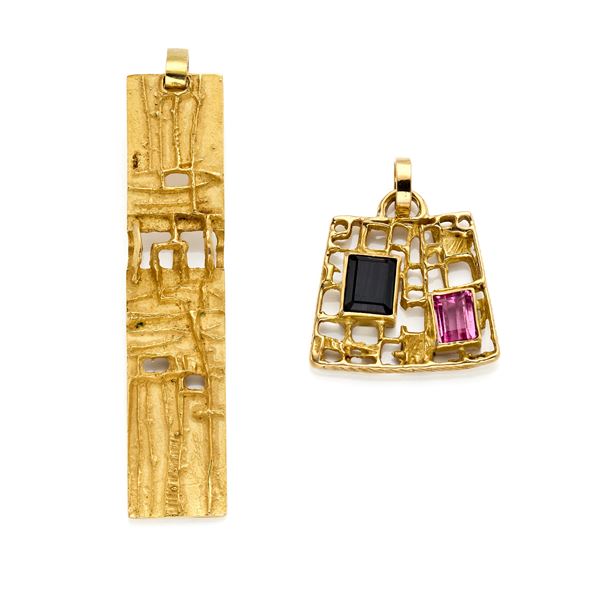 Two gold pendants  - Auction GIOIELLI OROLOGI E LUXURY GOODS - Faraone Casa d'Aste