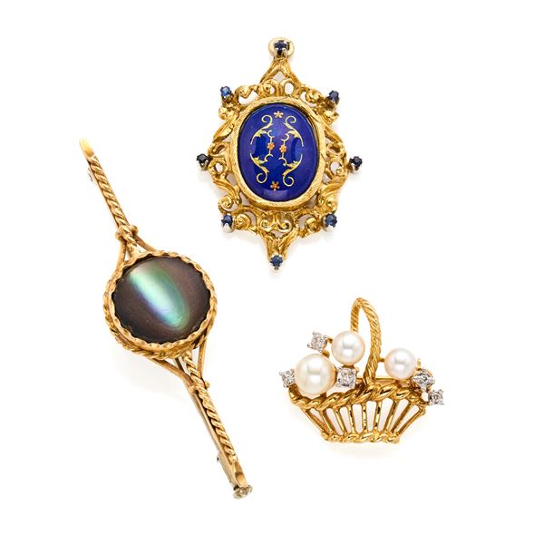 Gold pendant and two brooches
