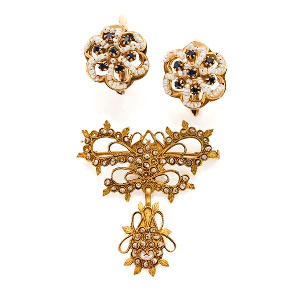  Gold earrings and brooch