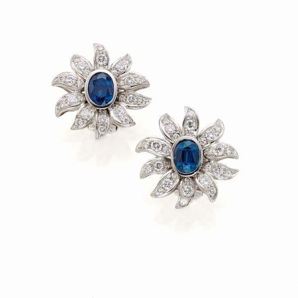 Orecchini in oro con diamanti e zaffiri  - Asta GIOIELLI, OROLOGI E LUXURY GOODS - Faraone Casa d'Aste
