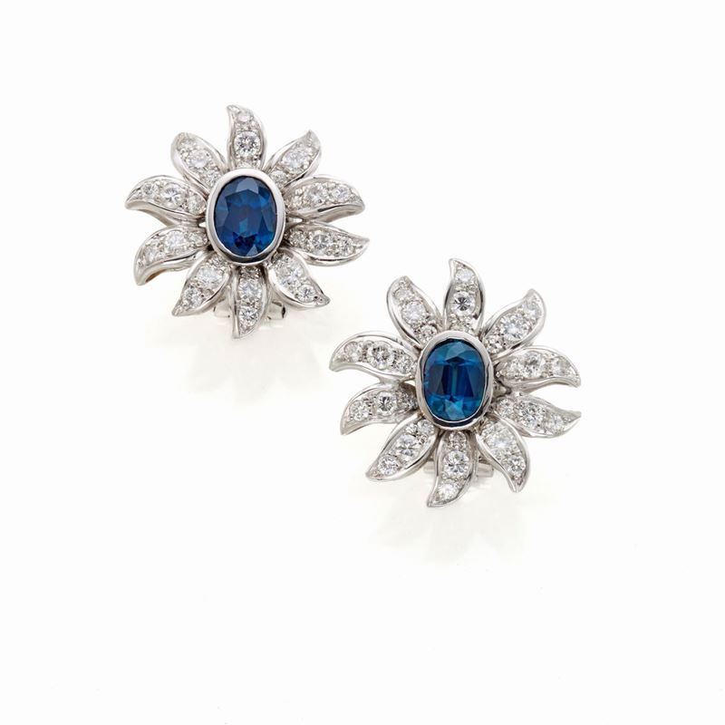 Orecchini in oro con diamanti e zaffiri
