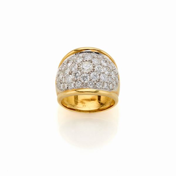 Anello in oro con diamanti