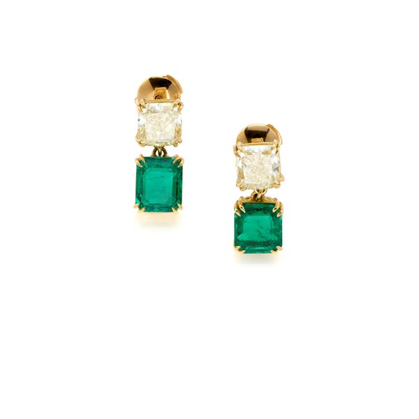 Gold earrings with emeralds and diamonds 