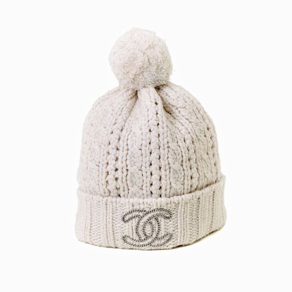 Chanel : Cappello Chanel Beanie  - Asta GIOIELLI OROLOGI E LUXURY GOODS - Faraone Casa d'Aste