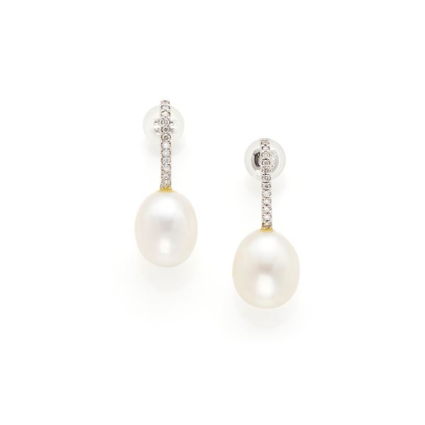 Silver earrings with pearls and diamonds
