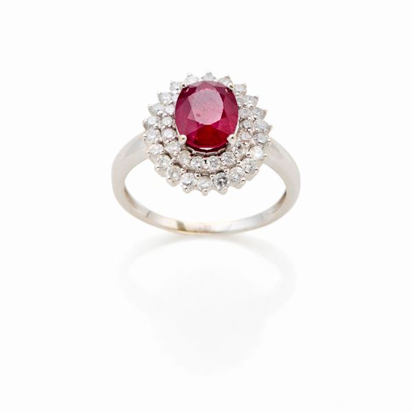 Anello in oro con rubino e diamanti