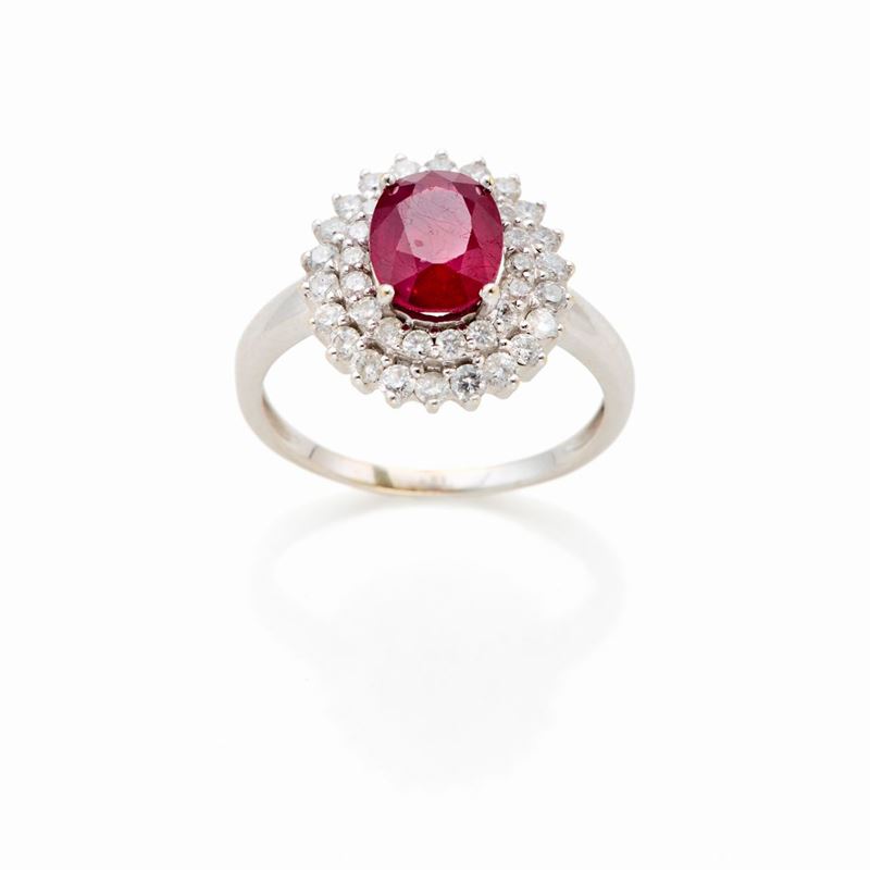 Anello in oro con rubino e diamanti