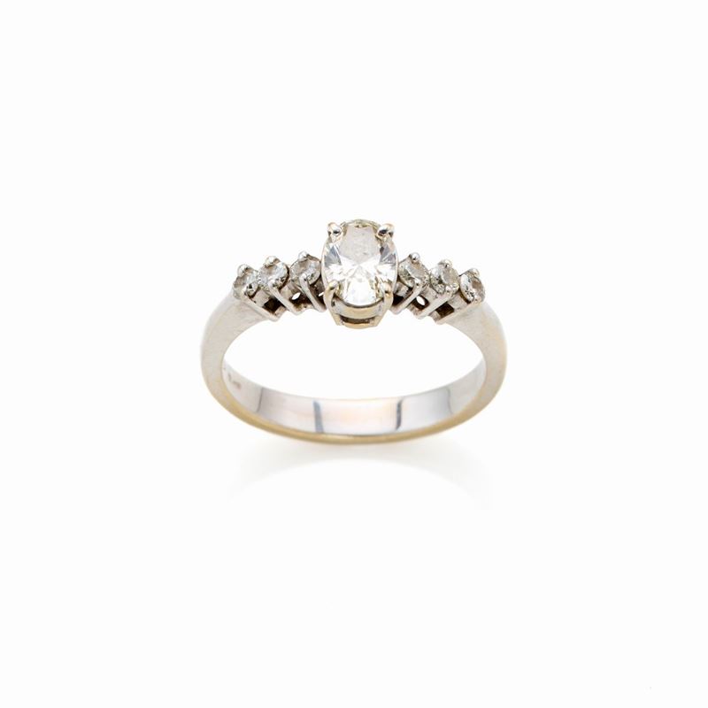 Anello in oro con diamanti