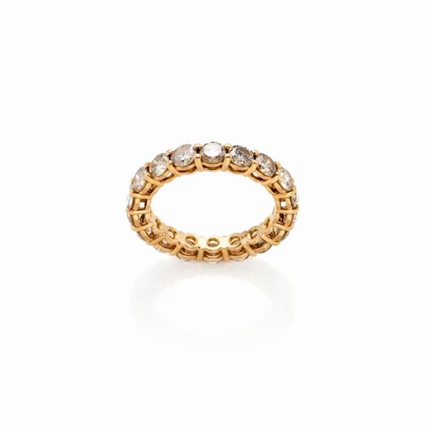 Anello in oro con diamanti 