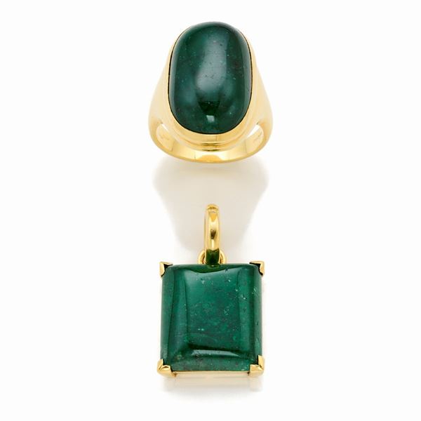 Anello e pendente in oro e smeraldi