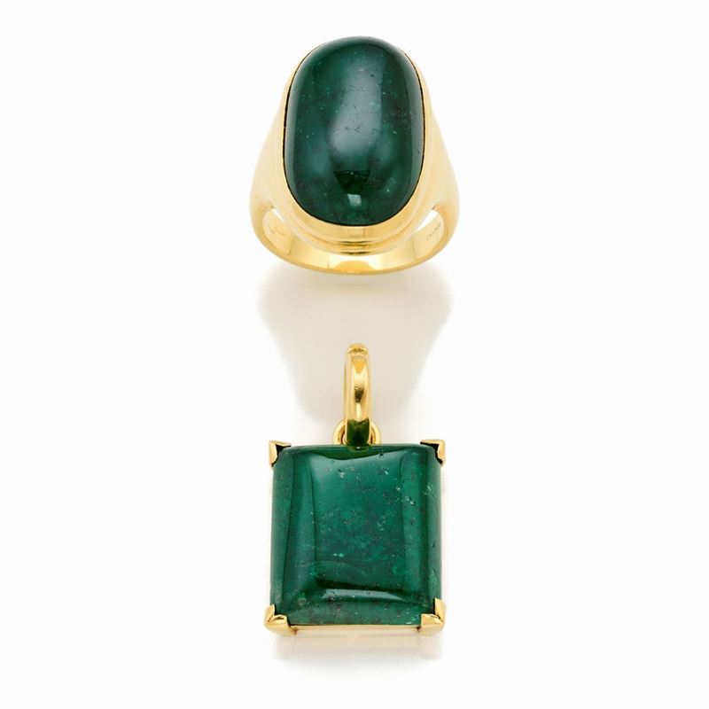 Anello e pendente in oro e smeraldi