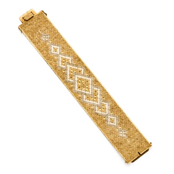  Gold bracelet