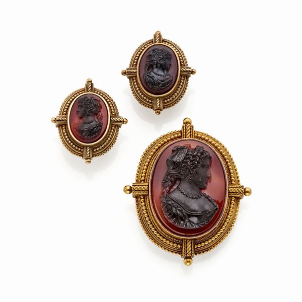 Spilla e orecchini in oro con cammei  - Asta GIOIELLI OROLOGI E LUXURY GOODS - Faraone Casa d'Aste