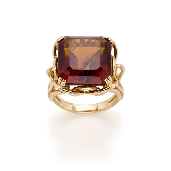 Anello in oro con quarzo