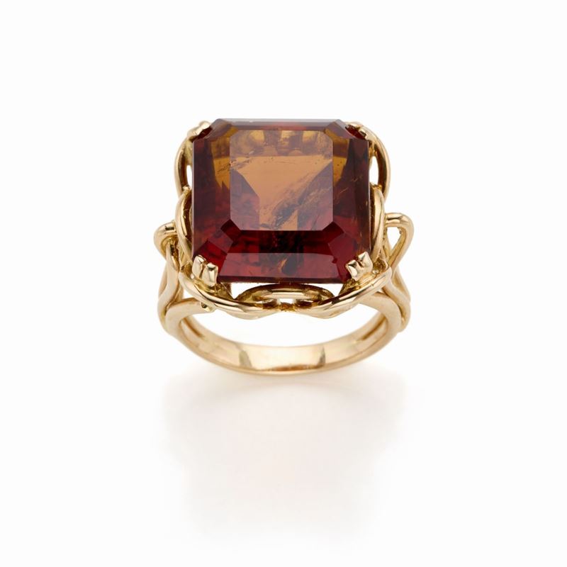 Anello in oro con quarzo