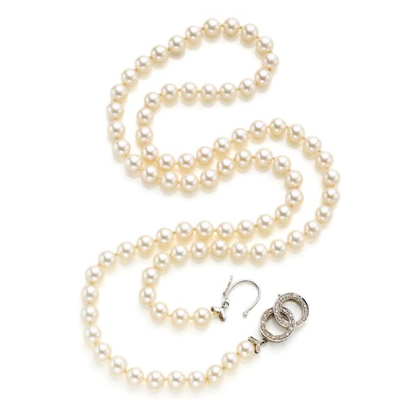 Pearl necklace with gold diamond clasp 