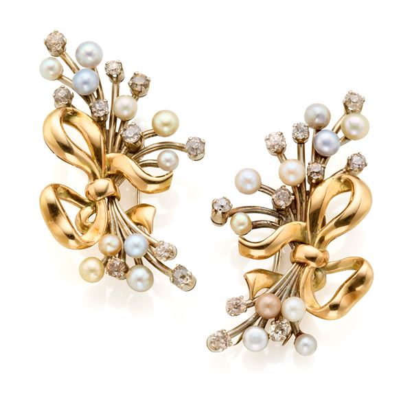 Gold brooches with diamonds and pearls 