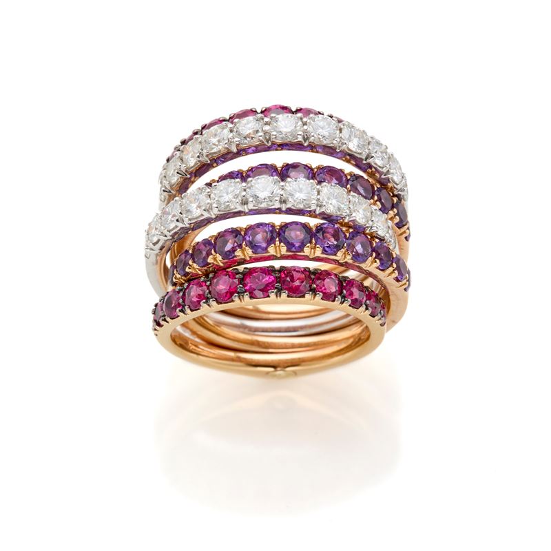Anello Faraone in oro con diamanti, rubini e ametiste