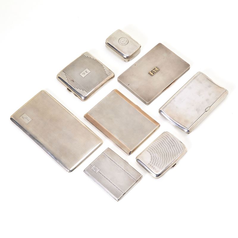 Sette portasigarette e un porta tabacco in argento