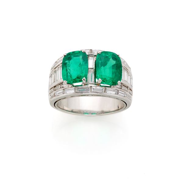 Platinum ring with emeralds and diamonds  - Auction GIOIELLI OROLOGI E LUXURY GOODS - Faraone Casa d'Aste