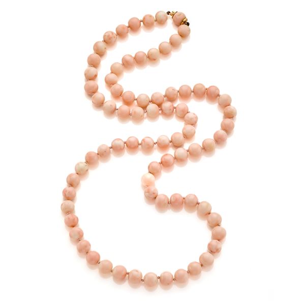 Collana in corallo con chiusura in oro
