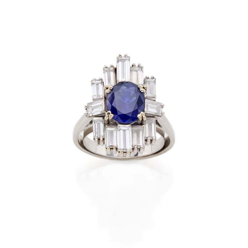 Anello in Oro con Zaffiro e Diamanti