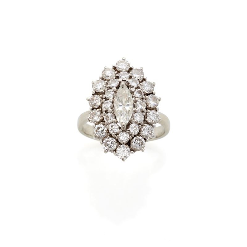 Anello in oro con diamanti