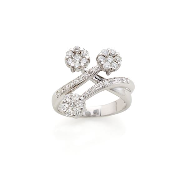 Anello in oro con diamanti