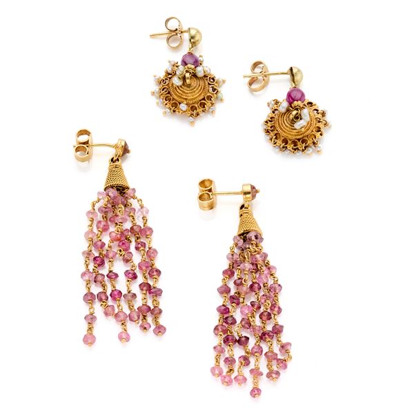 Two pairs of earrings 