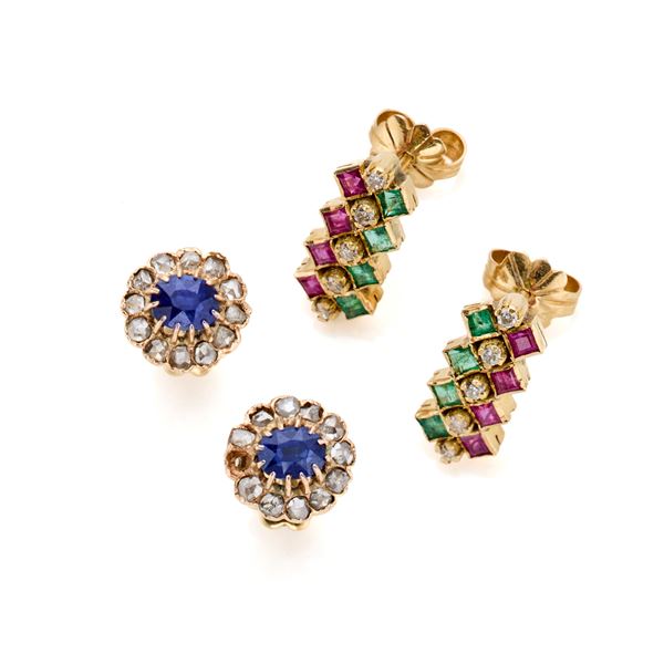 Two pairs of gold earrings 