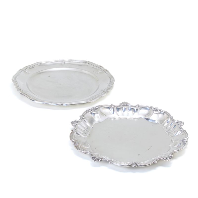 Due vassoi in argento
