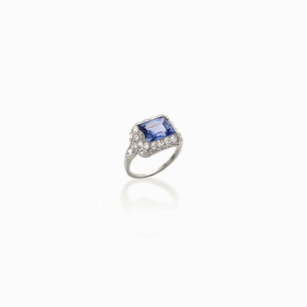 Anello in platino con zaffiro