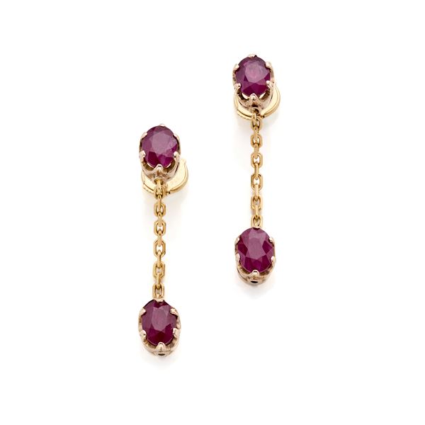 Gold earrings with rubies