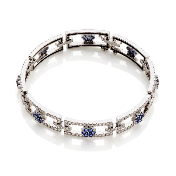 Gold bracelet with diamonds and sapphires