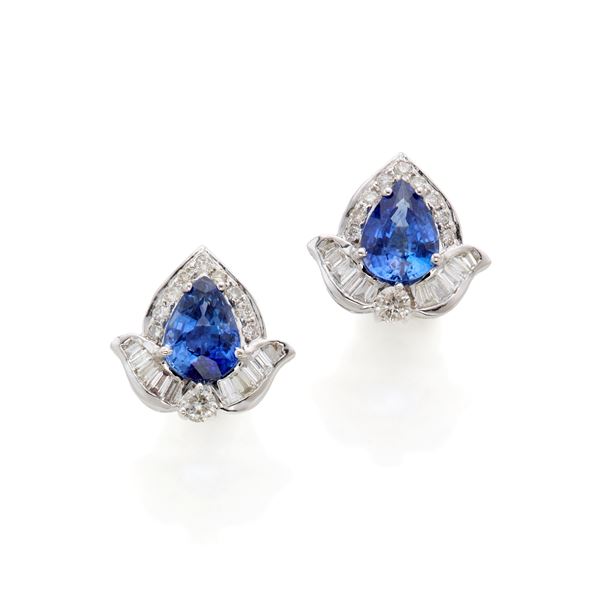 Gold earrings with diamonds and sapphires  - Auction GIOIELLI OROLOGI E LUXURY GOODS - Faraone Casa d'Aste