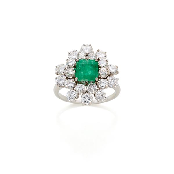 Gold ring with emerald and diamonds  - Auction GIOIELLI OROLOGI E LUXURY GOODS - Faraone Casa d'Aste