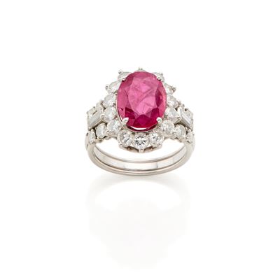 Anello in Oro con Diamanti e Rubino