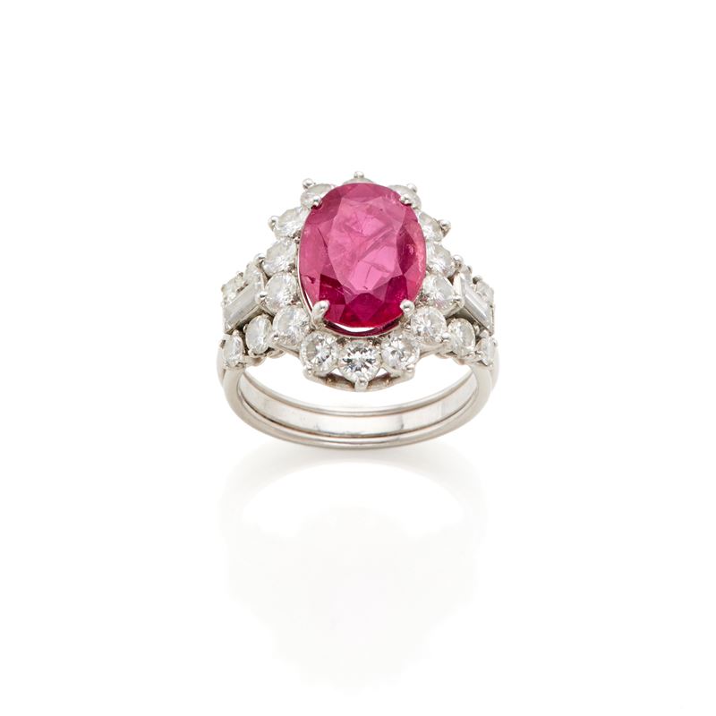 Anello in Oro con Diamanti e Rubino