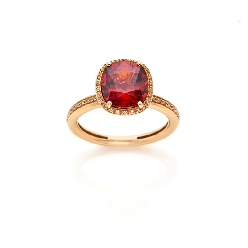 Anello oro con granato e diamanti