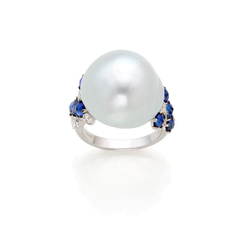 Anello in Oro con Diamanti e Zaffiri