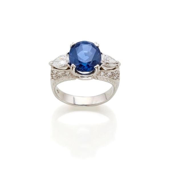 Gold ring with sapphire and diamonds