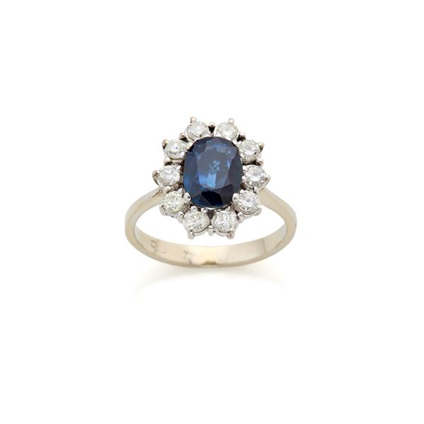 Anello in oro  con zaffiro e diamanti