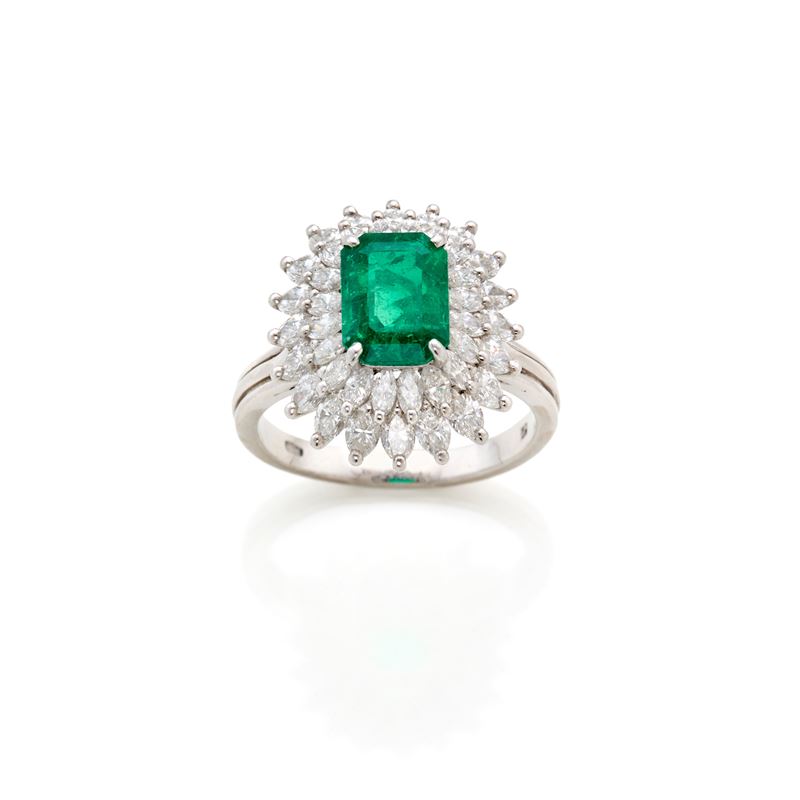 Anello in Platino con Smeraldo e Diamanti