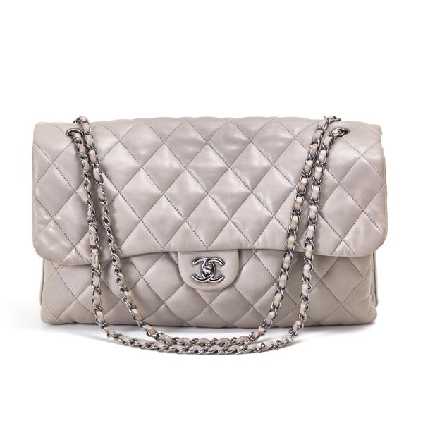Chanel : Chanel Maxi Jumbo  - Auction GIOIELLI OROLOGI E LUXURY GOODS - Faraone Casa d'Aste