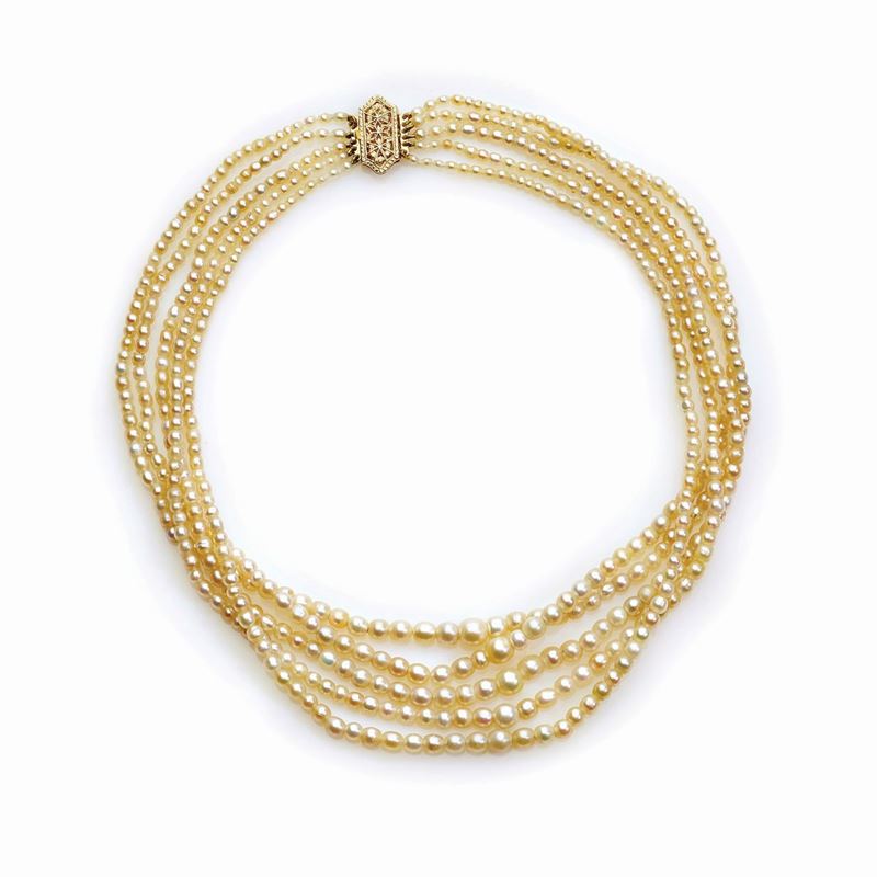 Collana Composta da Cinque Fili di Perle
