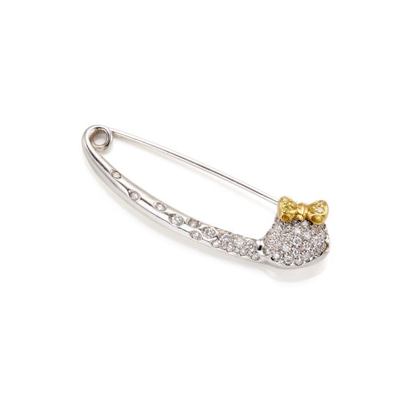 Gold and diamonds safety pin   - Auction GIOIELLI OROLOGI E LUXURY GOODS - Faraone Casa d'Aste