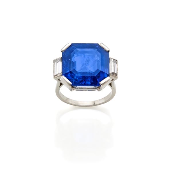 Platinum ring with sapphire and diamonds   - Auction GIOIELLI OROLOGI E LUXURY GOODS - Faraone Casa d'Aste