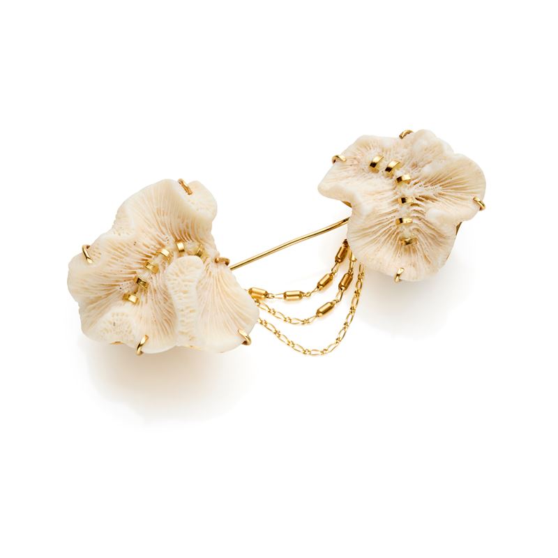 Spilla in oro e corallo