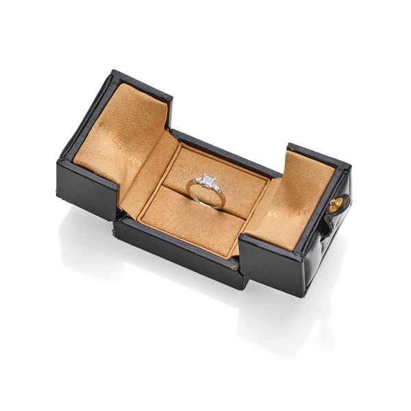 Bulgari : Anello Bulgari in platino con diamanti  - Asta GIOIELLI, OROLOGI E LUXURY GOODS - Faraone Casa d'Aste