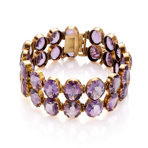 Gold bracelet with amethysts